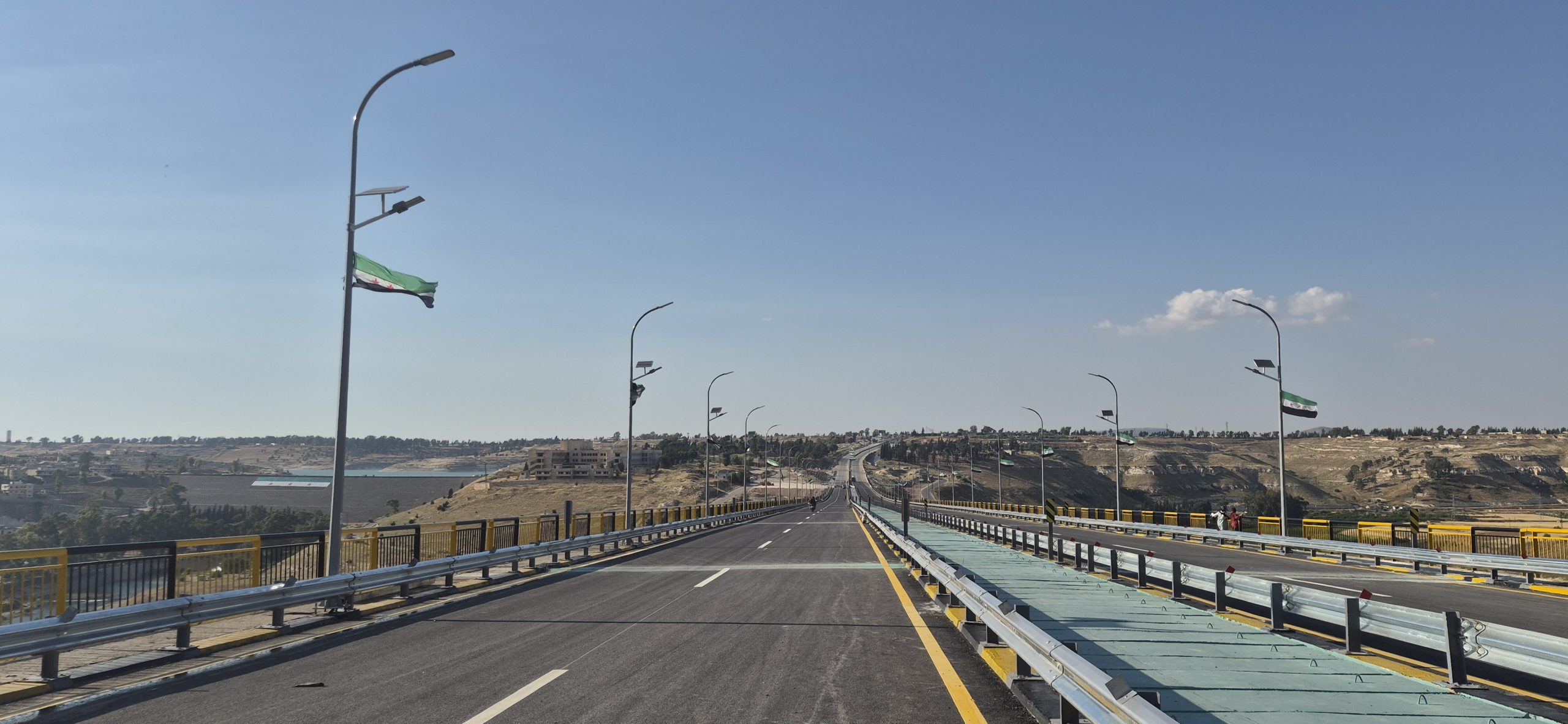المساران الجديدان وأعمدة الإنارة